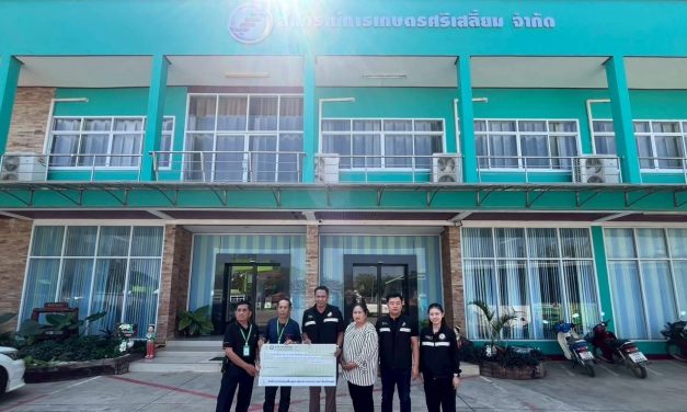 กฟก.แพร่ ลงพื้นที่ส่งมอบแคทเชียร์เช็คชำระหนี้แทนเกษตรกรให้กับสหกรณ์การเกษตรศรีเสลี่ยม จำกัดฯ