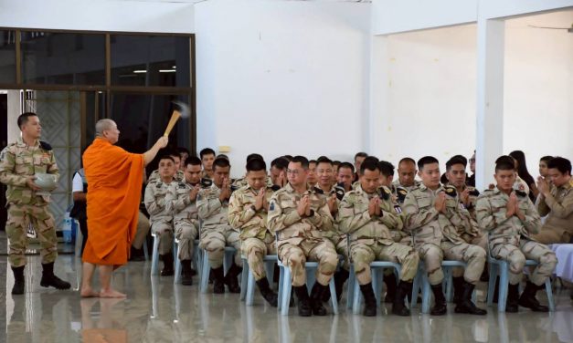 “นายกองเอกสมชัย เลิศประสิทธิพันธ์” ผู้ว่าราชการจังหวัดแพร่ฯประธาน ในพิธีวันคล้ายวันสถาปนากองอาสารักษาดินแดน ประจำปี 2569