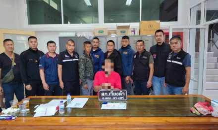 ศป.ปส.จ.แพร่ สั่งปฏิบัติการฟ้าสาง  ที่เวียงต้าฯ รวบสองผู้ต้องหาฯเตรียมขยายผล