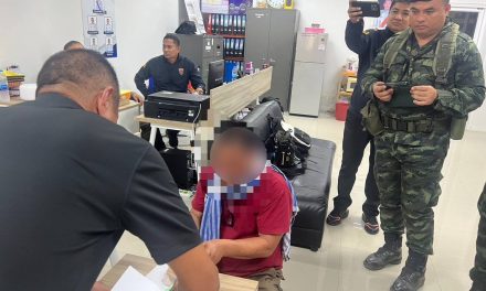 กาญจนบุรี – รวบหนุ่มพม่าซุกแร่ทองคำหนัก กว่า 400 กรัม คาช่องทางธรรมชาติ สารภาพร่อนมาจากแม่น้ำตะนาวศรี เตรียมนำไปขายให้กับร้านทองในเมืองกาญจน์