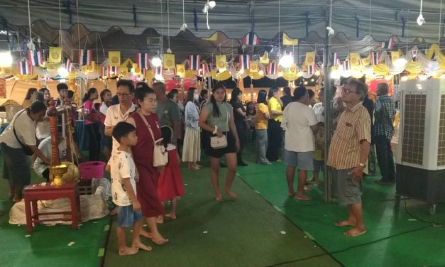 กาญจนบุรี  – ฮือฮาปิดท้ายงานฝังลูกนิมิตหารายได้เข้าวัด