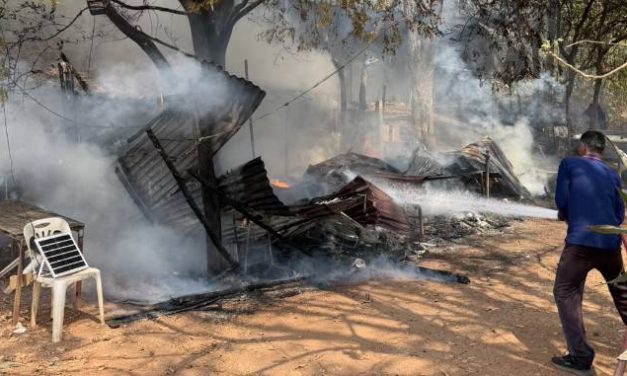 ปราจีนบุรี ระทึกไฟไหม้บ้าน2สาวผวาตื่นนอนหนีได้ทัน