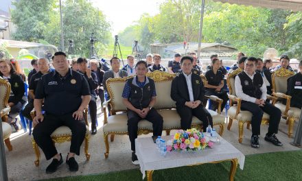 ปทุมธานี โมเดล กรมชลฯ ผู้ว่า นายกอบจ. ผนึกกำลังเปิดยุทธการ Kick Off สารชีวภาพ สวพ.62 กำจัดผักตบชวาถาวร