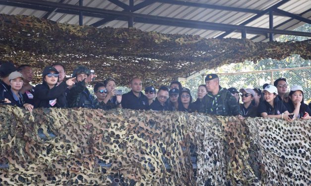 ตาก คณะหลักสูตรพัฒนา สัมพันธ์ระดับผู้บริหาร กองทัพบกรุ่นที่ 32 ศึกษาดูงานป้องกันชายแดน ไทย- เมียนมา ในพื้นที่จังหวัดตาก         