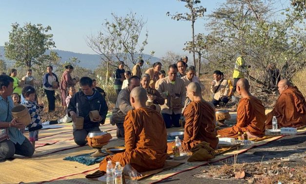 มุกดาหาร กลุ่มอนุรักษ์ป่าภูยูงจัดกิจกรรมเรียกขวัญต้นไม้และบวชป่า