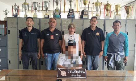 พังงา-ชุดสืบสวนสภ.ตะกั่วทุ่งพร้อมผู้ใหญ่บ้าน บุกจับหนุ่มตำบลถ้ำพร้อมของกลาง ยาบ้า-ไอซ์ และเล่นพนันออนไลน์