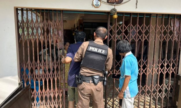 พังงา ชื่นชม! ตำรวจพังงา พาส่งคุณตาถึงบ้าน หลังขับรถมาซื้อของในห้างแต่ขับกลับไม่ไหว สร้างภาพลักษณ์อบอุ่นใจประชาชน