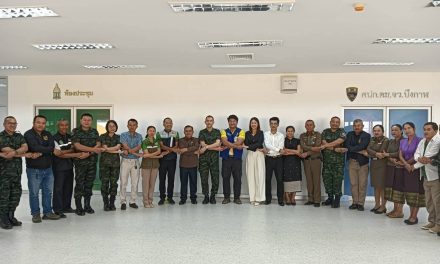 บึงกาฬ – กองทัพบกจับมือกลุ่มทุนปรัชญาฯ ลงพื้นที่บึงกาฬ ขับเคลื่อนหมู่บ้านเข้มแข็งชายแดน มอบทุน 15 ทุน หนุนพัฒนาอย่างยั่งยืน