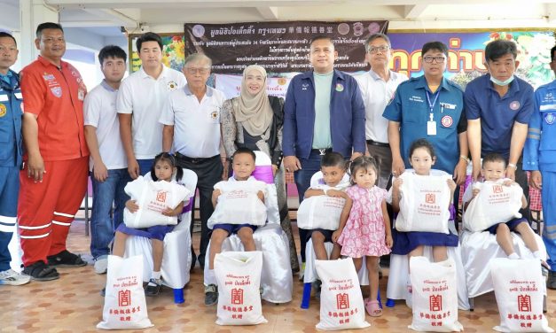 มูลนิธิป่อเต็กตึ๊ง จัดงบฯ กว่า 18.25 ล้านบาท ซับน้ำตา ส่งต่อกำลังใจ ในโครงการฟื้นฟูหลังน้ำลดแก่ผู้ประสบภัยน้ำท่วม 9 จังหวัดภาคใต้