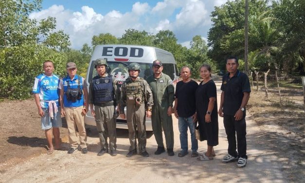 พังงา-ชาวบ้านตะกั่วป่าตลึง พบกระสุนปืนต่อสู้อากาศยานใกล้บ้าน เร่งแจ้งเจ้าหน้าที่เก็บกู้ทำลายปลอดภัย