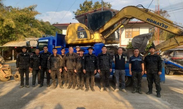 แม่ฮ่องสอน ตำรวจ สภ.แม่ลาหลวง  ร่วม.สายตรวจปราบปราม สบอ.ที่ 16 ยึดรถไถและรถแบคโฮ ที่ใช้ในการกระทำความผิดไถถนนในเขตป่าอนุรักษ์