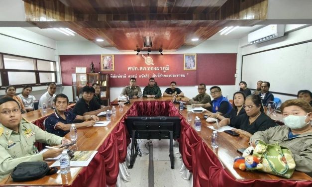 กาญจนบุรี – ชาวเมียนมา หนีเข้าไทย แต่ 2 หนุ่มชาวจีนเทา กับเดินทางเข้าเมียนมา! แต่ถูกทิ้งซ่อนตัวในป่า หิวโซออกมาขอข้าวชาวบ้านประทังหิว สุดท้ายโดนรวบ