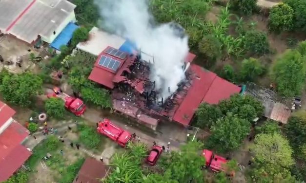 อ่างทอง เพลิงไหม้บ้าน2ชั้นวอดเจ้าของบ้านเผยเห็นเพลิงลุกไหม้บริเวณชั้นล่าง  พยายามควบคุมเพลิงด้วยตนเองแต่ไม่เป็นผล  เบื้องต้นไม่มีผู้ได้รับบาดเจ็บ