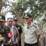 แม่ฮ่องสอน ที่ปรึกษารัฐมนตรีฯ พร้อม   อธิบดีกรมอุทยานแห่งชาติสัตว์ป่าและพันธ์พืช ลงพื้นที่ตรวจสอบถนนปริศนาในป่าแม่ยวม เชื่อมป่าสาละวิน