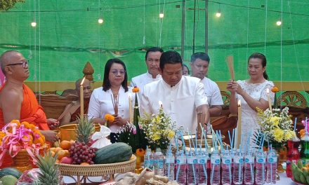 เพชรบูรณ์ บวงสรวงหลวงพ่อเพชรศักดิ์สิทธิ์ คอหวยต่างไม่พลาด ส่องเลขเด็ดธูปเสี่ยงทาย