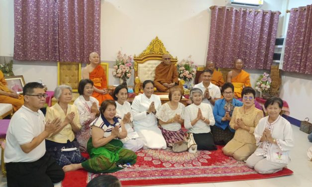 ชัยภูมิ  เกจิดังบิณฑบาตสร้างอาคารผู้ป่วยยากไร้ 40 เตียง