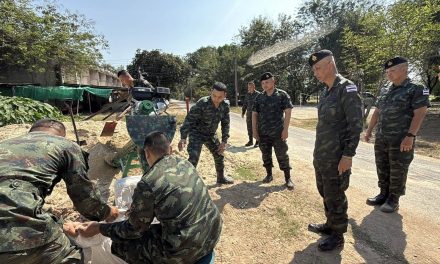 พิษณุโลก ผู้บัญชาการกองบัญชาการช่วยรบที่ 3  ชมการสาธิตการใช้เครื่องดูดทรายระบบน้ำมัน  -ของกองพันซ่อมบำรุงที่ 23 เพื่อใช้ให้เกิดประโยชน์แก่สาธารณะ