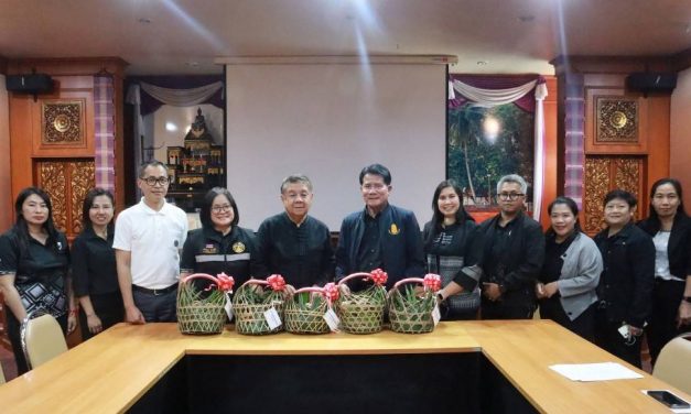 น่าน เสริมพลังท้องถิ่นเพื่อเมืองสะอาด เทศบาลเมืองน่านส่งมอบรถขยะให้นาน้อย