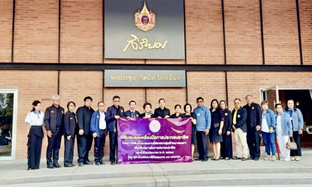 นครปฐม ผู้ตรวจราชการกรมพัฒนาฝีมือแรงงานมอบชุดเครื่องมือประกอบอาชีพทำกินช่างอเนกประสงค์ 5รุ่น 99 คน                                   