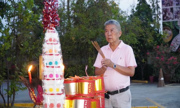 นครปฐม เจ้าสัวเงี๊ยบ สืบสานความศรัทธา จัดพิธีไหว้ “ทีกงแซ” วันเกิดเทพเจ้าฟ้าดิน ความเชื่อของชาวไทยเชื้อสายจีนที่ยังคงอยู่