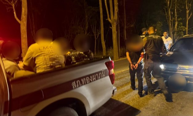 กาญจนบุรี – จนท.ฝ่ายความมั่นคง รวบชายชาวพม่าขับเก๋งซุก 6 จีนเทา หวังข้ามชายแดนไปฝั่งพม่า ของกลางมือถือเพียบ คาดร่วมแก๊งสแกมเมอร์