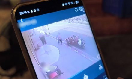 นนทบุรี ผัวเมียขี่ซาเล้ง บุกขโมยเตาร้านหมูกระทะ14เตา กลางวันแสก