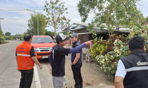 เชียงใหม่ อำเภอจอมทองและอำเภอดอยหล่อ เร่งแจกจ่ายกระเบื้องหลังคาให้ชาวบ้าน นำไปซ่อมแซมที่พักอาศัยที่ได้รับความเสียหายจากเหตุวาตภัย