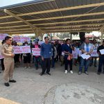 เกษตรกร จ.อุตรดิตถ์ รวมตัวกันยื่นข้อเรียกร้อง ผ่านนายอำเภอพิชัย ถึงนายกรัฐมนตรี เพื่อเรียกร้องขอให้รัฐบาลเร่งแก้ปัญหาน้ำมัน และราคาข้าวตกต่ำ