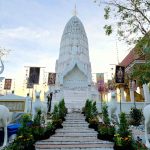 กาญจนบุรี – สืบสานประเพณี ชาวบ้านดอนแสลบหาบสิ่งของขึ้นกราบไหว้ยอดเขารักษ์มีพระปรางค์เก่าอายุกว่า 200 ปี