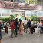 กาญจนบุรี  กระบะขนเมียนมา ซิ่งย้อนศรหนี ตร.ทางหลวง ไล่ล่า 20 กม.มีกระบะอีกคันพยายามขับขวาง