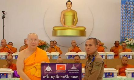 ปทุมธานี รวมพลังศรัทธาต่อเนื่องปีที่ 22 ชาวพุทธถวายสังฆทาน 323 วัด ชายแดนใต้ และมอบทุนครูใต้