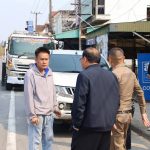 แพร่ ทต.สอง พร้อมหน่วยงานลงพื้นที่ตลาดศรีมูลเรือง หารือแนวทางการแก้ไขและป้องกันการเกิดอุบัติเหตุในอนาคต