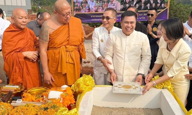 กาญจนบุรี นายอำเภอทองผาภูมิ ประธานวางศิลาฤกษ์และยกเสาเอกหอ พักนักศึกษาวิทยาลัยการอาชีพทองผาภูมิ