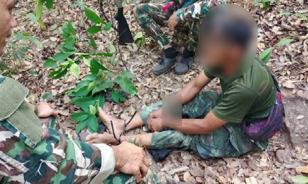 ปราจีนบุรี  พรานไม้หอมถูกจับกลางป่าเขาใหญ่พร้อมอุปกรณ์-ยาบ้า-ยาไอซ์ โดดหนีลงคลองกลางเขาใหญ่