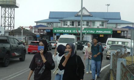 นราธิวาส ชาวมาเลย์งดข้ามแดนเที่ยวไทยน่าใจหาย ช่วงอีดิลฟิตรี หลังเว็บไซต์มาเลย์เตือนไทยขาดแคลนน้ำมัน