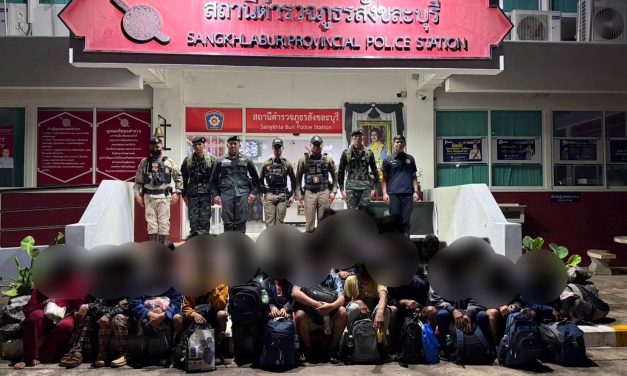 กาญจนบุรี – ผบก.พศวีร์ เมืองกาญจน์ จับกุมต่างด้าว 2 เคส 45 คน อยากมาอยู่ประเทศไทยอยู่บ้านตนเองไม่มีงานทำหลายปี หนีภัยความไม่สงบในประเทศ