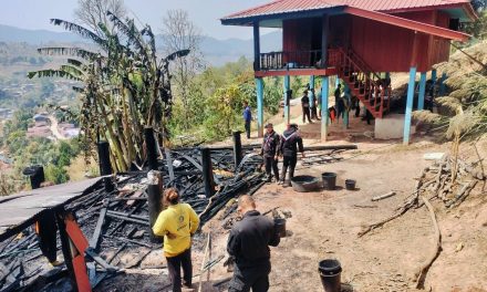 น่าน ทหารพราน 32 จัดกำลังพลเข้าทำการช่วยเหลือดับเพลิงไหม้บ้านของประชาชน ในพื้นที่ อำเภอเฉลิมพระเกียรติ