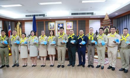 ผู้ว่าราชการจังหวัดเชียงราย รับรายงานตัวผู้สำเร็จการฝึกอบรมจิตอาสา 904 กลับหน่วยต้นสังกัด พร้อมมอบนโยบายขับเคลื่อนงานจิตอาสาพระราชทานในพื้นที่