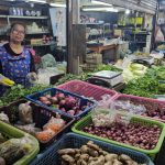 พังงา ราคาพืชผัก ของแห้งขยับราคาแรงขึ้น สาเหตุจากสงครามตะวันออกกลางยืดเยื้อ พ่อค้า แม่ค้า หวั่นกระทบระยะยาว