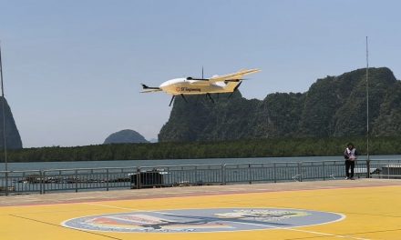 พังงา-“ยาบินได้” รมว.สาธารณสุขร่วมทดสอบ“โดรนขนส่งยา”เกาะปันหยี  ปั้นต้นแบบยกระดับการแพทย์พื้นที่เกาะ