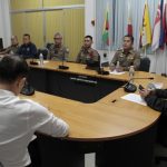 กาญจนบุรี รมว.ทส.สุชาติ” มอบที่ปรึกษาฯ พร้อมอธิบดี เยี่ยมให้กำลังใจครอบครัว หน.สถานีไฟป่าสลักพระ ติดตามการสอบปากคำผู้ต้องหา สาเหตุปัญหาที่ดินเพียง 200 ตารางเมตร