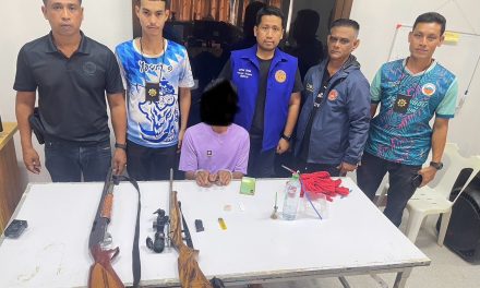 ฝ่ายปกครองเมืองพังงาบุกจับชายวัย 46 ปี ครอบครองยาบ้า–อาวุธปืนผิดกฎหมาย