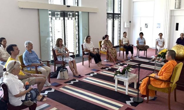 ปทุมธานี แสงธรรมท่ามกลางโลกตึงเครียด วัดพระธรรมกายเมลเบิร์นเปิดพื้นที่สงบใจให้ชาวออสเตรเลีย