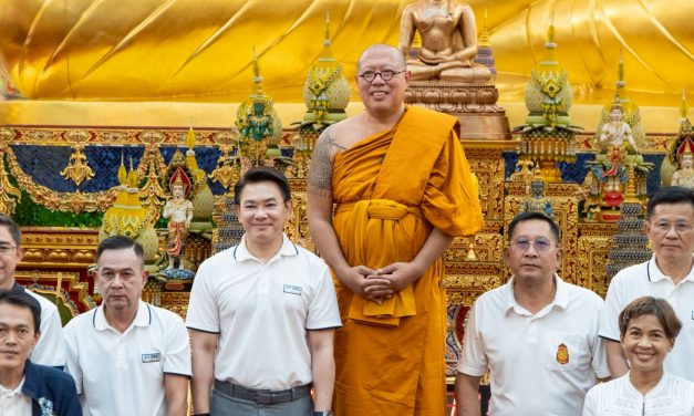 นครปฐม อธิบดีกรมการขนส่งทางบก นำคณะผู้บริหาร เจ้าหน้าที่ ร่วมบุญ ถวายพระพุทธศิริวัดป่าวังศิลา แด่ วัดไผ่ล้อมพระอารามหลวง