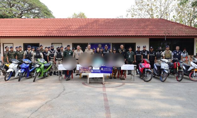 สกลนคร แถลงยาบ้ารวบผู้ค้าผู้เสพ 5 ราย ย้ำนโยบาย ท่านแจ้งเราจับบ้านพักใจ บำบัดยั่งยืน  