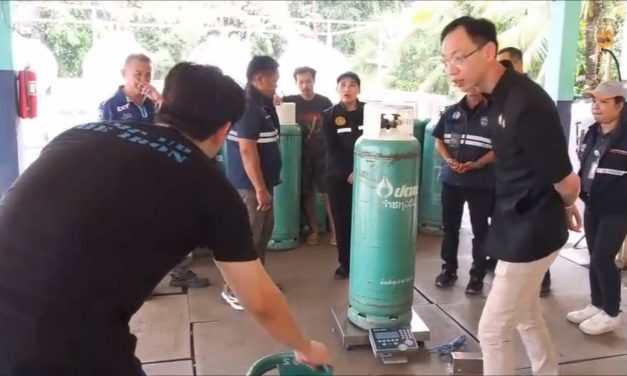 สกลนคร คุมเข้ม ตรวจสถานีบริการน้ำมันเชื้อเพลิง-แก๊ส-จุดชาร์จ EV