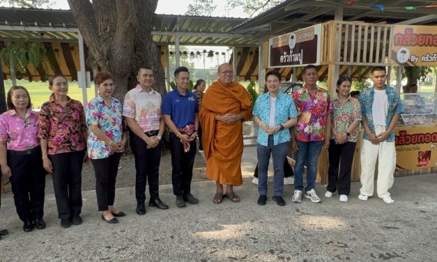 เรือนจำอ่างทอง ทำบุญตักบาตรและรดน้ำขอพรเนื่องในเทศกาลวันสงกรานต์  เพื่อสืบสานประเพณีไทยอันดีงาม 