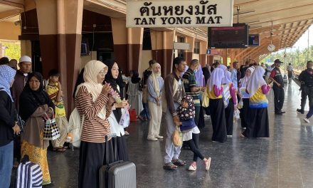 นราธิวาส ​สู้ราคาน้ำมันไม่ไหว! ปชช.แห่ใช้บริการรถไฟ “สถานีตันหยงมัส” คึกคัก ช่วยประหยัดต้นทุนค่าครองชีพ