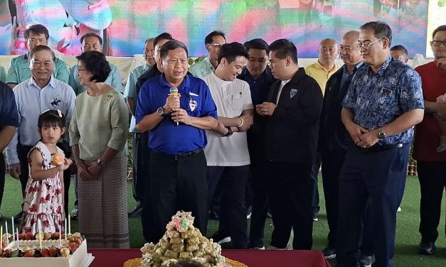 อ่างทอง เฮียตือ ยกบรรหาร เป็นแบบอย่างทำงานการเมืองขอบคุณพรรคชาติไทยทำให้มีวันนี้  ย้ำชั่วชีวิตอยากเห็นอ่างทอง  พัฒนาเหมือนที่ พณฯ บรรหาร  พัฒนาสุพรรณบุรี