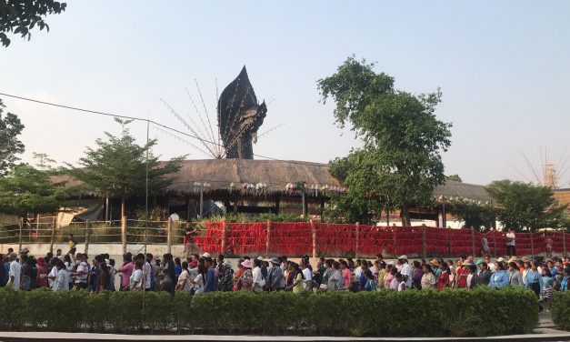 ชัยภูมิ พุทธศาสนิกชนร่วมแห่ “พระไชยเทพสถิตและขอโชคลาภพญานิลกาฬรับเทศกาล